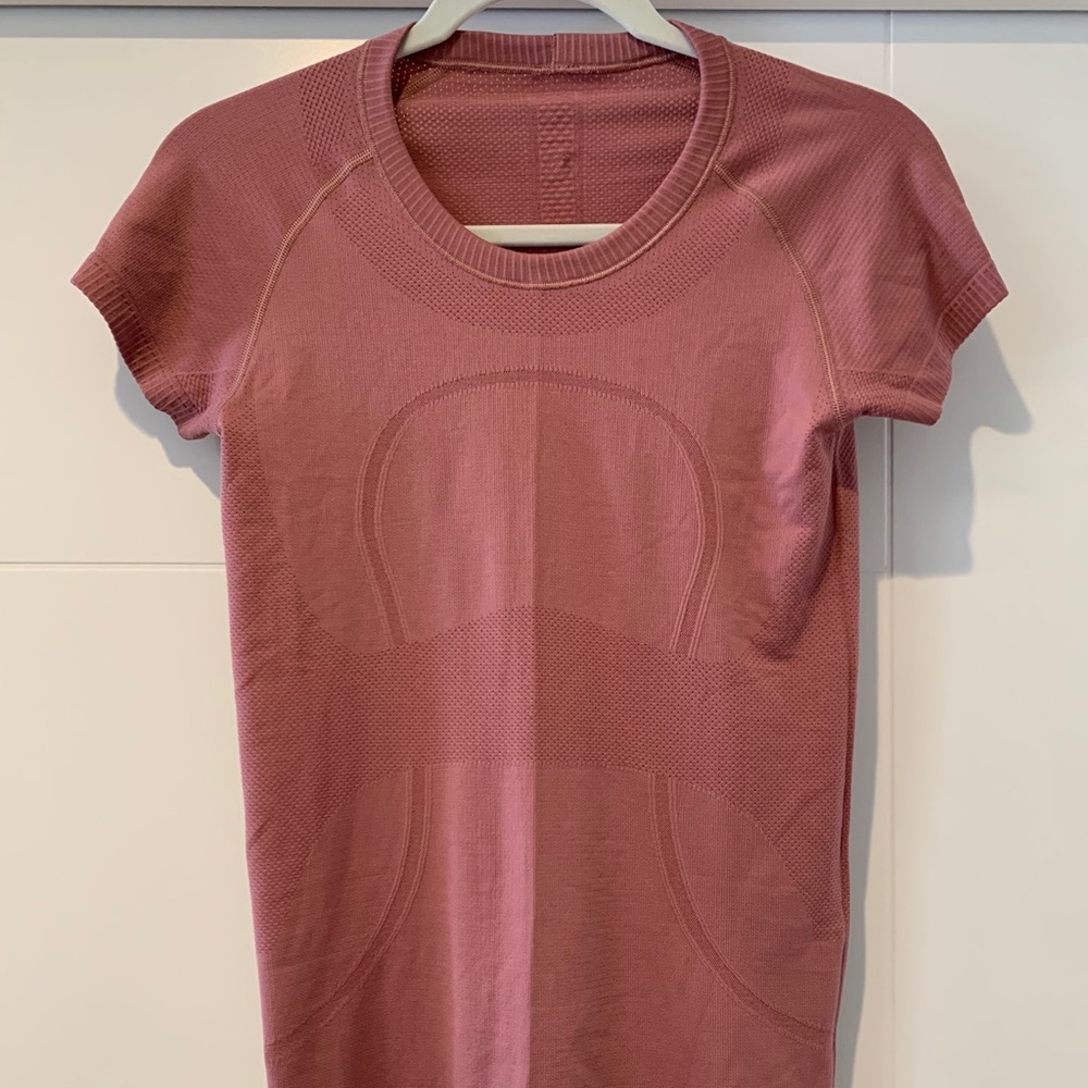 Swiftly Tech Short Sleeve in Dusty Rose - si…